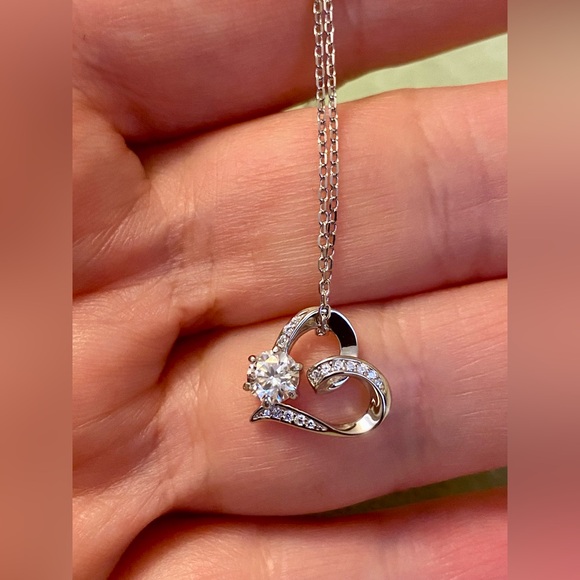 Sterling Silver & Lab-Diamond (Moissanite) necklace - Picture 4 of 6